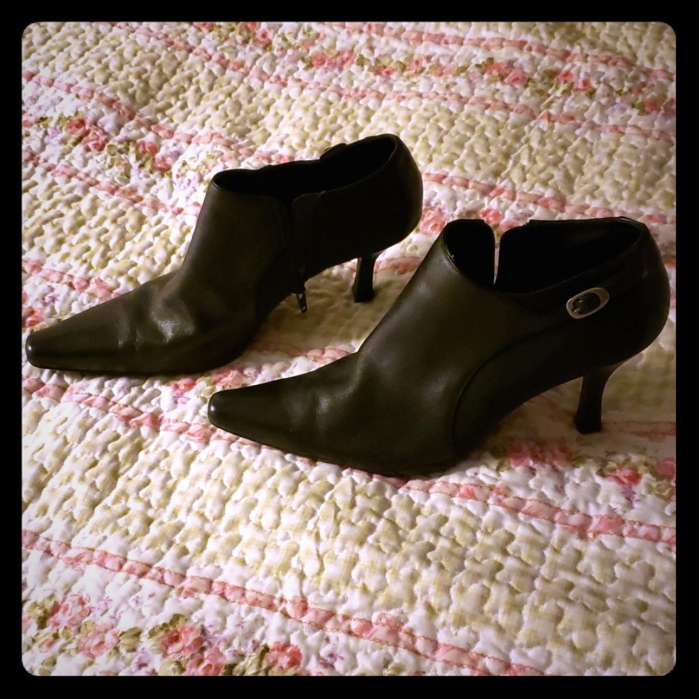 Women  black leather shoes